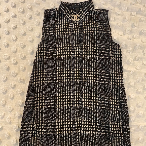 J. Crew Sleeveless Paid Blouse - Picture 6 of 6